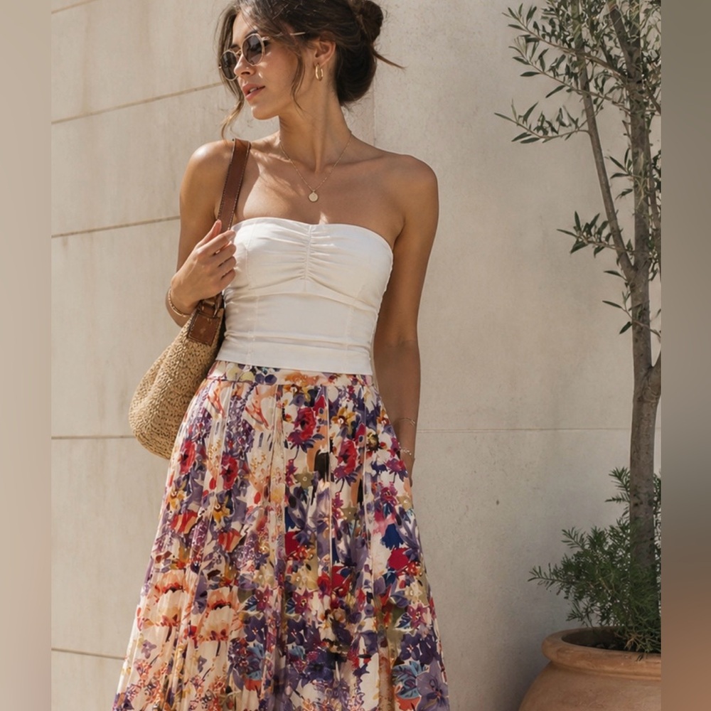 Coldwater creek fit and flare mid length skirt. 
large side zipper lined cotton